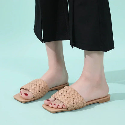 VEIGGARA | Pantoufles pour femmes, design tressé. Élégantes et décontractées.
