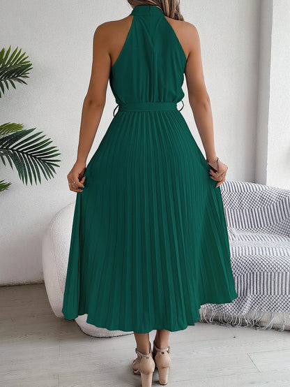 VEIGGARA | Robe élégante avec col montant et lien à la taille